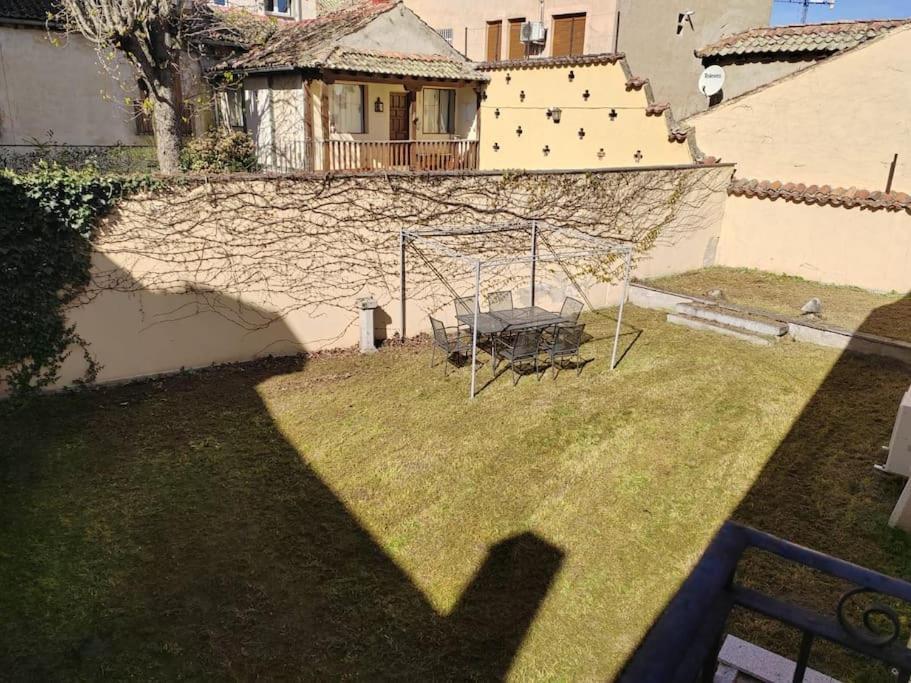 Casa Bajo El Acueducto Con Plaza De Garaje Villa Segovia Exterior photo